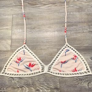 *Trading* Acacia Andy Top - Bird of Paradise